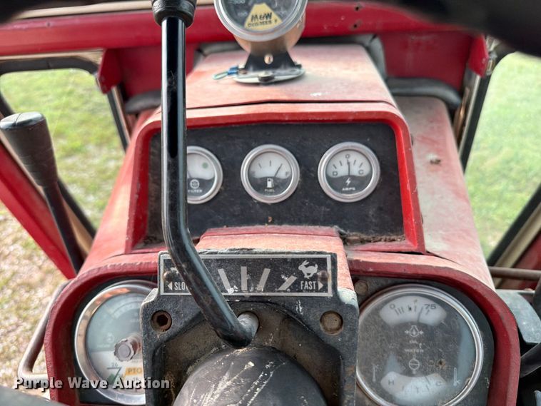 image for item OE9654 1974 International 966 tractor