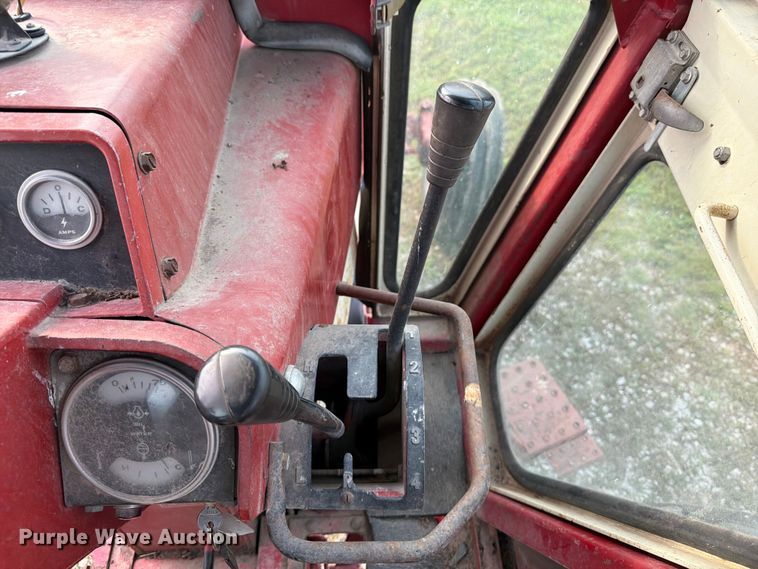 image for item OE9654 1974 International 966 tractor