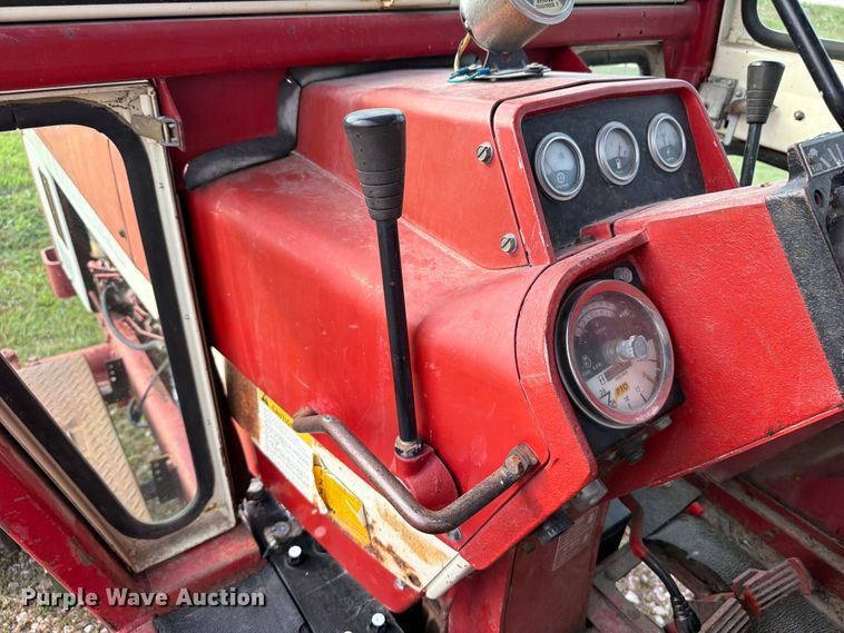 image for item OE9654 1974 International 966 tractor