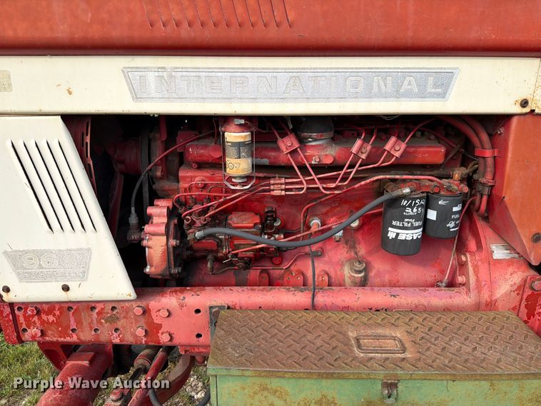 image for item OE9654 1974 International 966 tractor