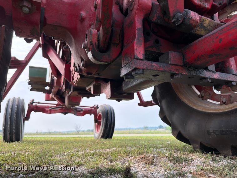 image for item OE9654 1974 International 966 tractor