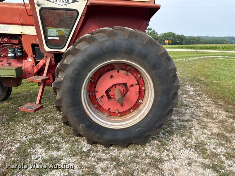 image for item OE9654 1974 International 966 tractor