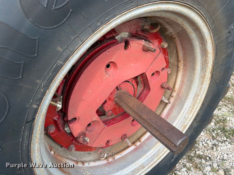 image for item OE9654 1974 International 966 tractor