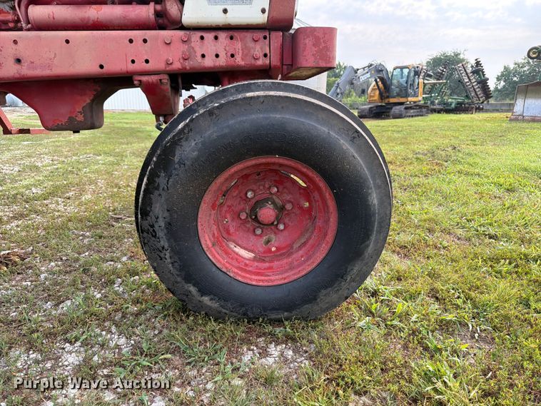 image for item OE9654 1974 International 966 tractor