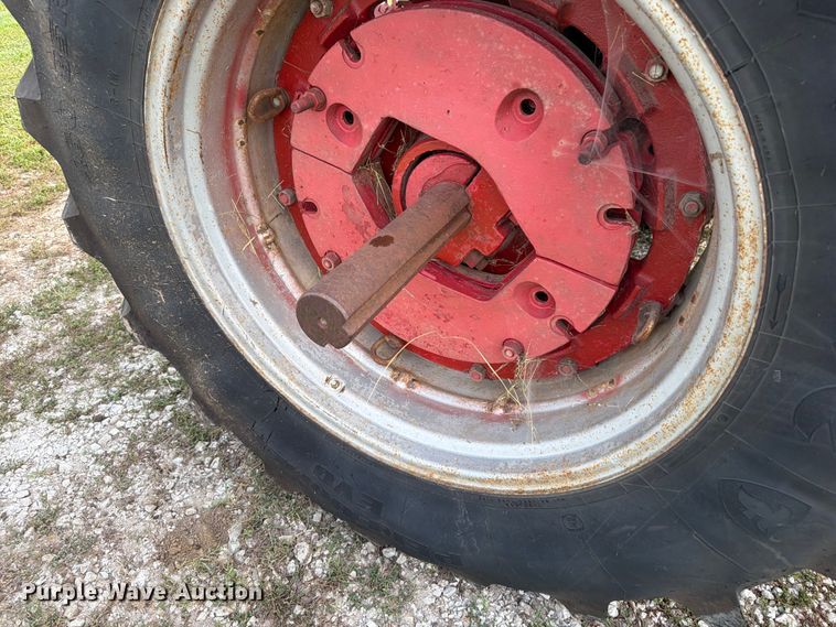 image for item OE9654 1974 International 966 tractor