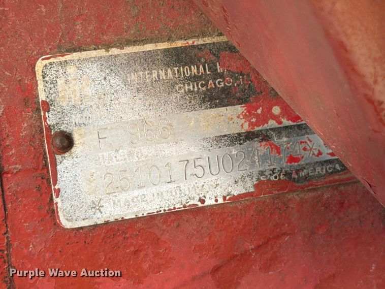 image for item OE9654 1974 International 966 tractor