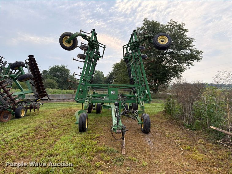 image for item OE9657 John Deere field cultivator