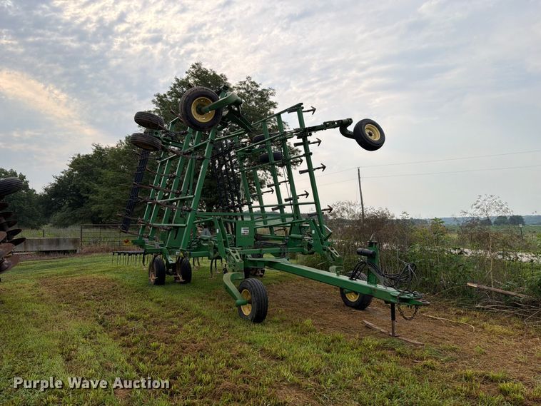 image for item OE9657 John Deere field cultivator