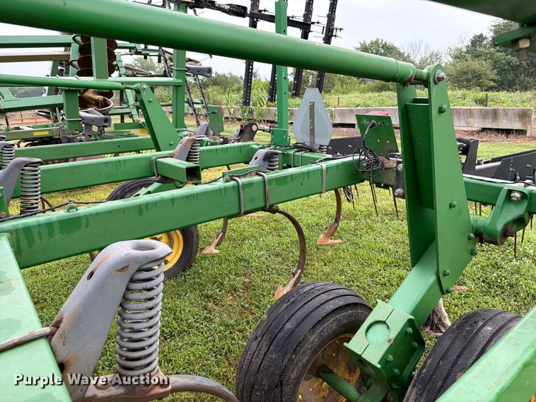 image for item OE9657 John Deere field cultivator