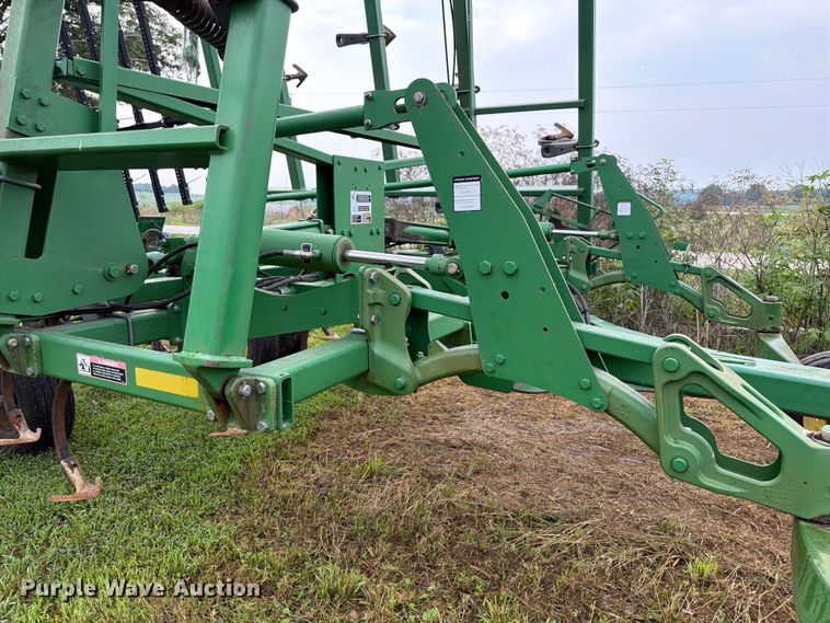image for item OE9657 John Deere field cultivator