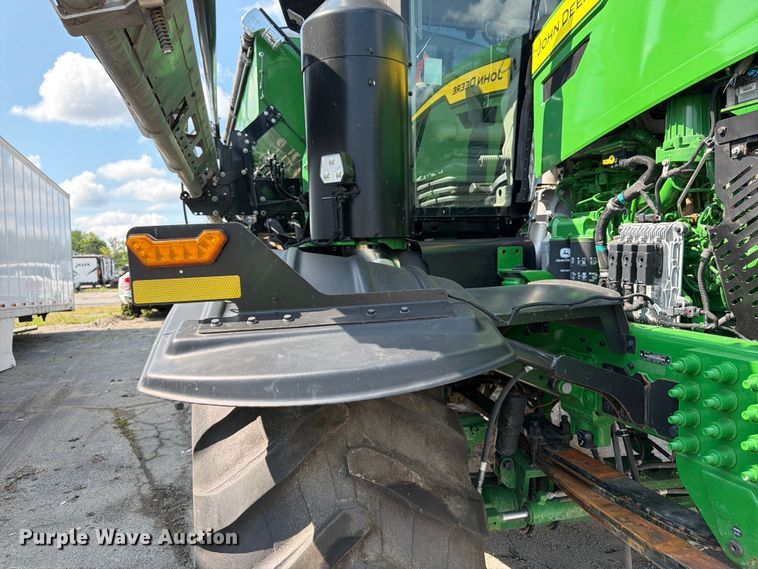 image for item YA4209 2023 John Deere 800R spreader