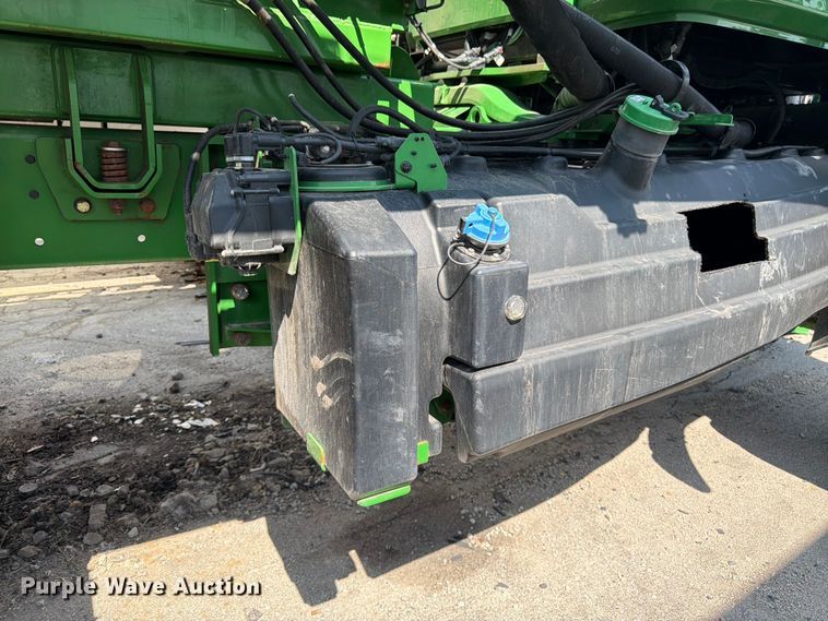 image for item YA4209 2023 John Deere 800R spreader