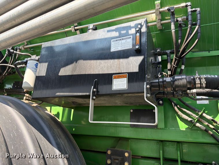 image for item YA4209 2023 John Deere 800R spreader