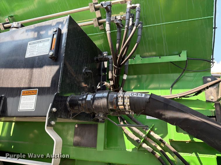 image for item YA4209 2023 John Deere 800R spreader
