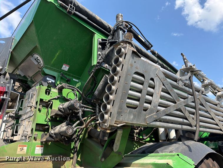 image for item YA4209 2023 John Deere 800R spreader