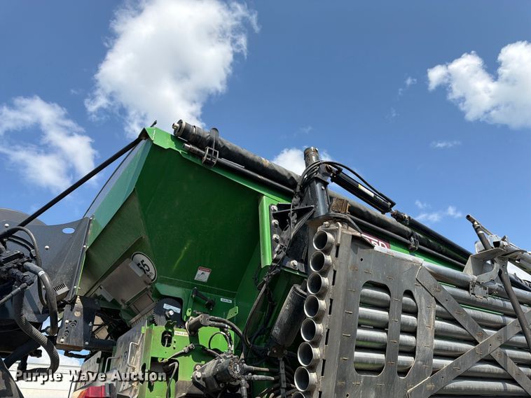 image for item YA4209 2023 John Deere 800R spreader