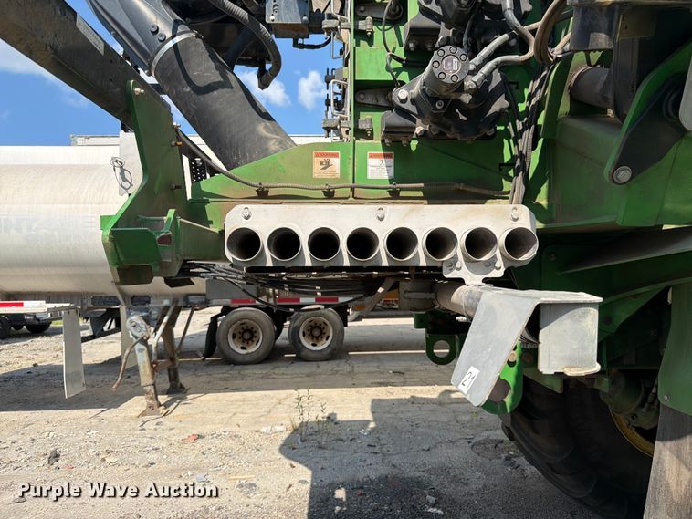 image for item YA4209 2023 John Deere 800R spreader