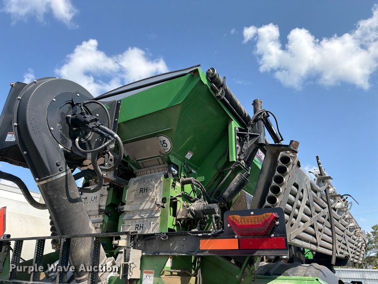 image for item YA4209 2023 John Deere 800R spreader