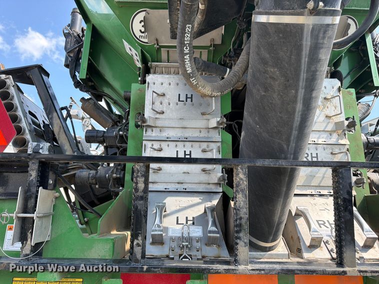 image for item YA4209 2023 John Deere 800R spreader