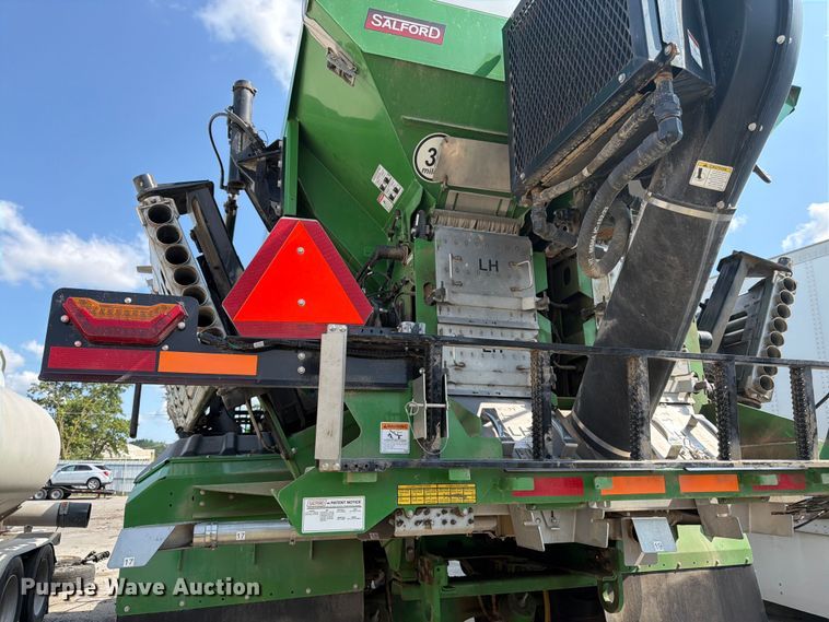 image for item YA4209 2023 John Deere 800R spreader
