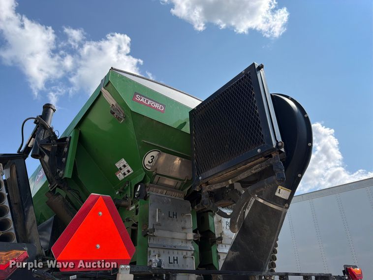 image for item YA4209 2023 John Deere 800R spreader