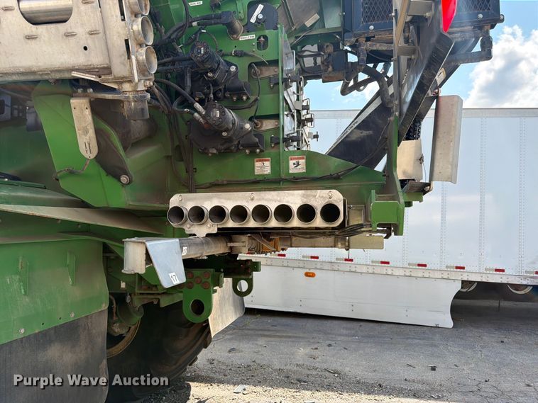 image for item YA4209 2023 John Deere 800R spreader