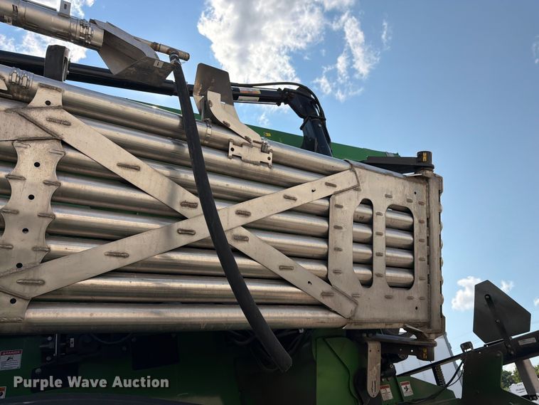 image for item YA4209 2023 John Deere 800R spreader