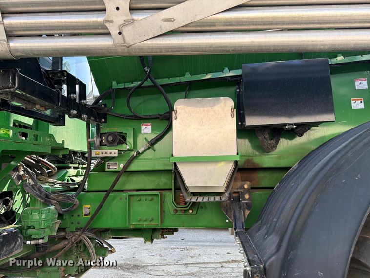 image for item YA4209 2023 John Deere 800R spreader