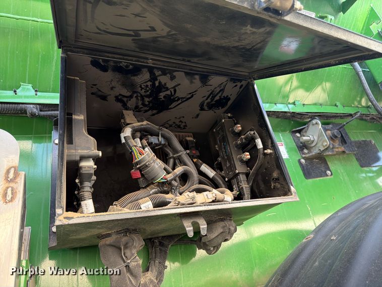 image for item YA4209 2023 John Deere 800R spreader