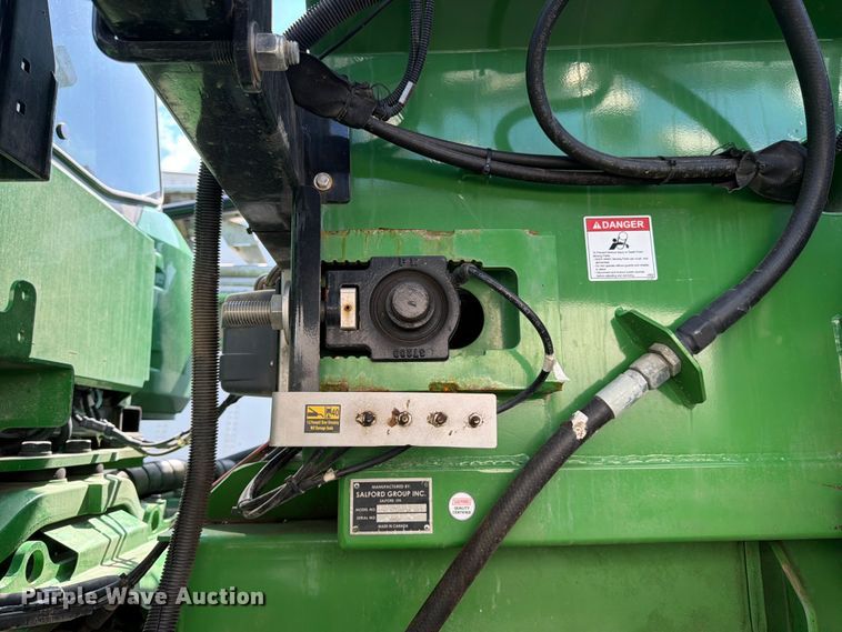 image for item YA4209 2023 John Deere 800R spreader