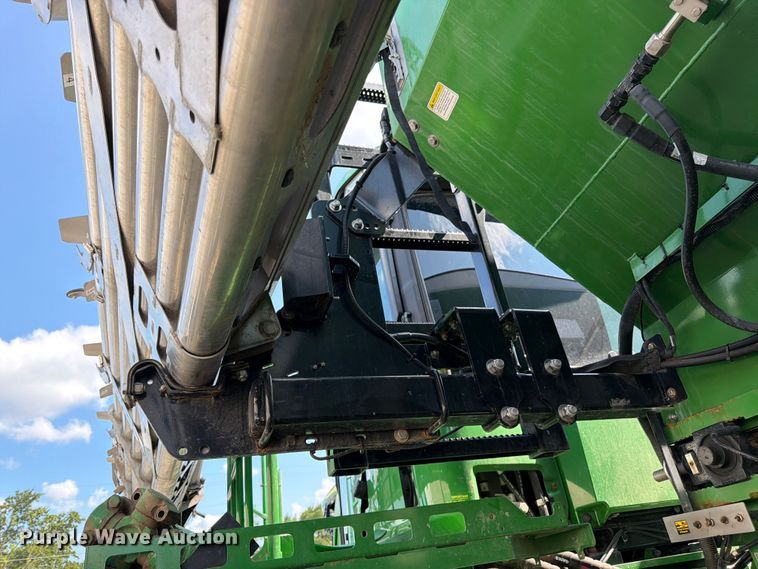 image for item YA4209 2023 John Deere 800R spreader