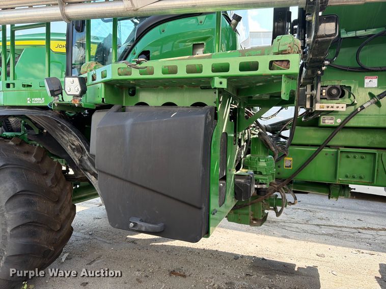 image for item YA4209 2023 John Deere 800R spreader