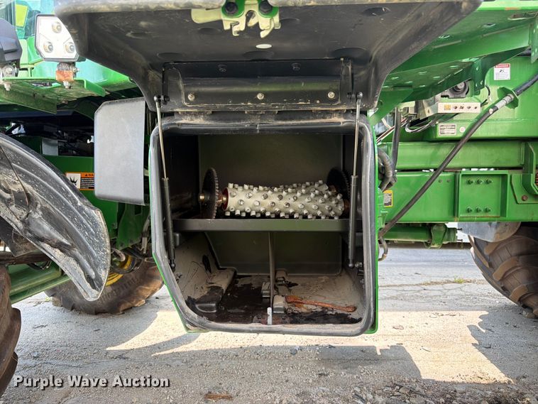 image for item YA4209 2023 John Deere 800R spreader