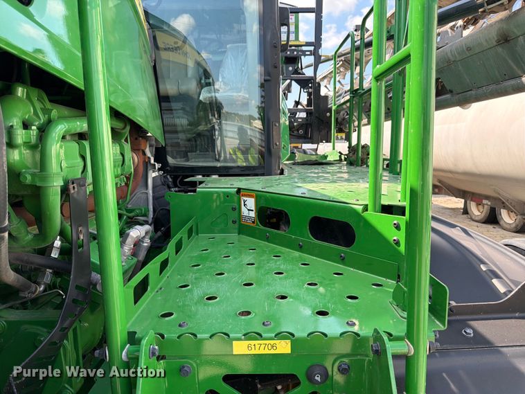 image for item YA4209 2023 John Deere 800R spreader