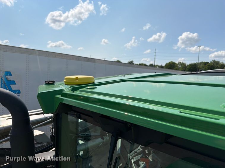 image for item YA4209 2023 John Deere 800R spreader
