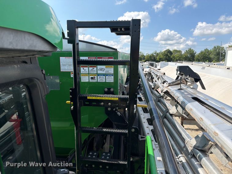 image for item YA4209 2023 John Deere 800R spreader
