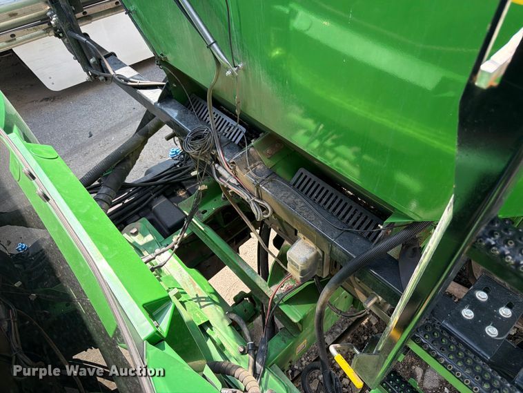 image for item YA4209 2023 John Deere 800R spreader