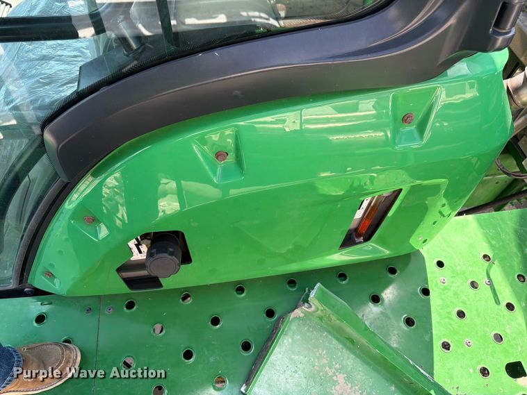 image for item YA4209 2023 John Deere 800R spreader