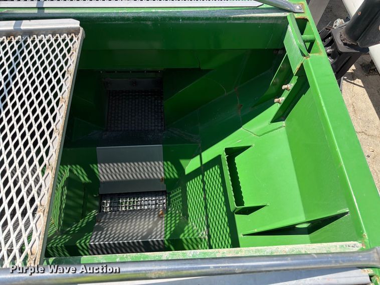 image for item YA4209 2023 John Deere 800R spreader