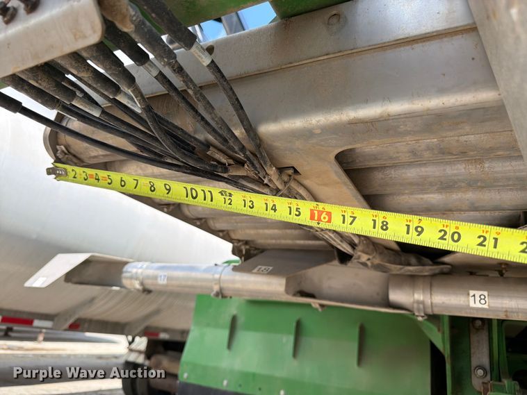 image for item YA4209 2023 John Deere 800R spreader