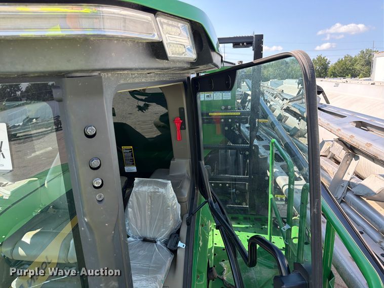 image for item YA4209 2023 John Deere 800R spreader