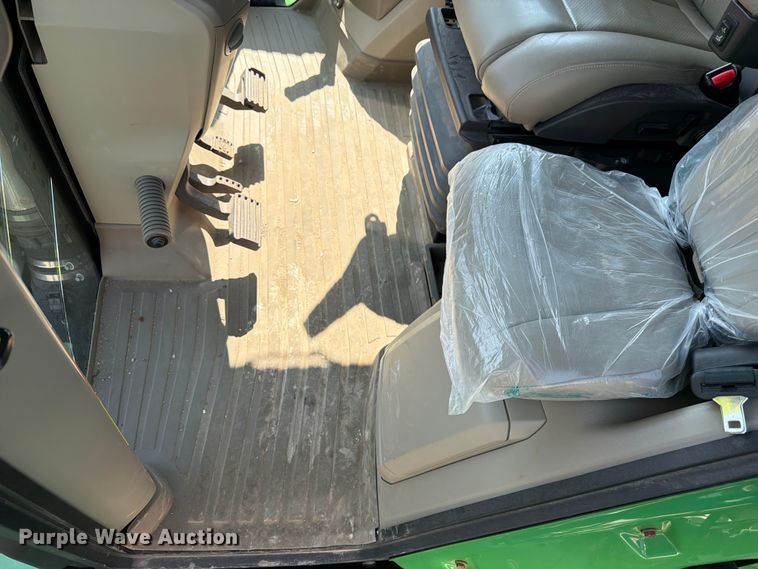 image for item YA4209 2023 John Deere 800R spreader