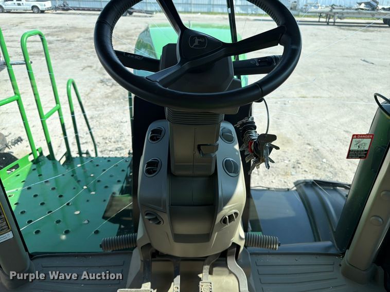 image for item YA4209 2023 John Deere 800R spreader