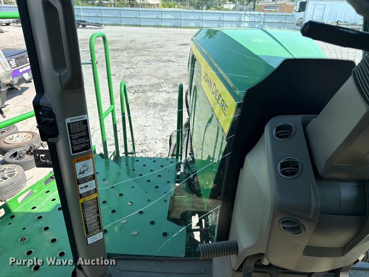image for item YA4209 2023 John Deere 800R spreader