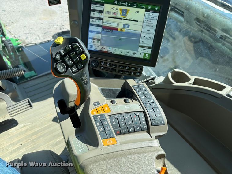 image for item YA4209 2023 John Deere 800R spreader
