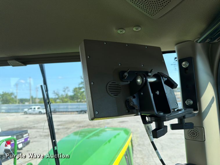 image for item YA4209 2023 John Deere 800R spreader