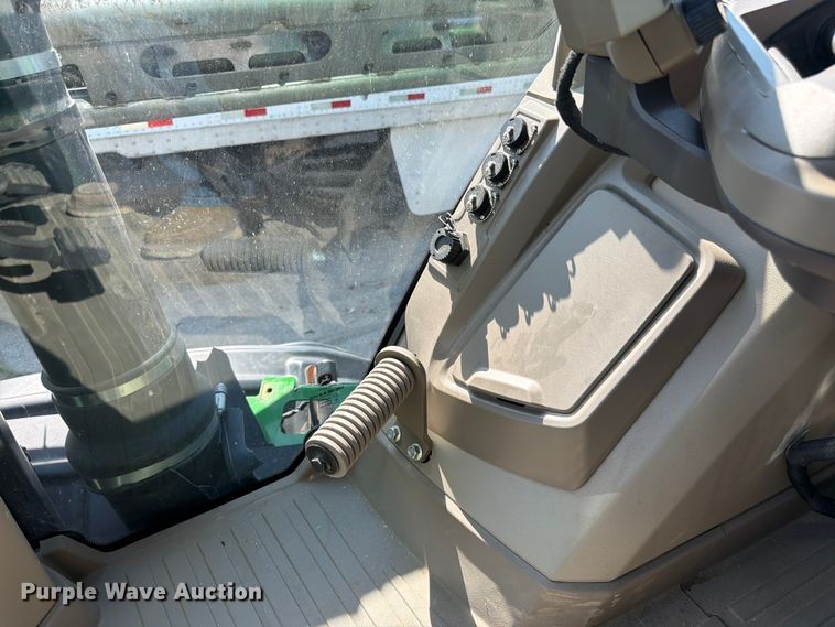 image for item YA4209 2023 John Deere 800R spreader
