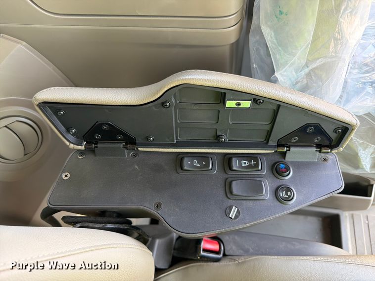 image for item YA4209 2023 John Deere 800R spreader