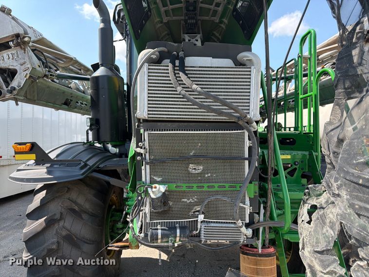 image for item YA4209 2023 John Deere 800R spreader