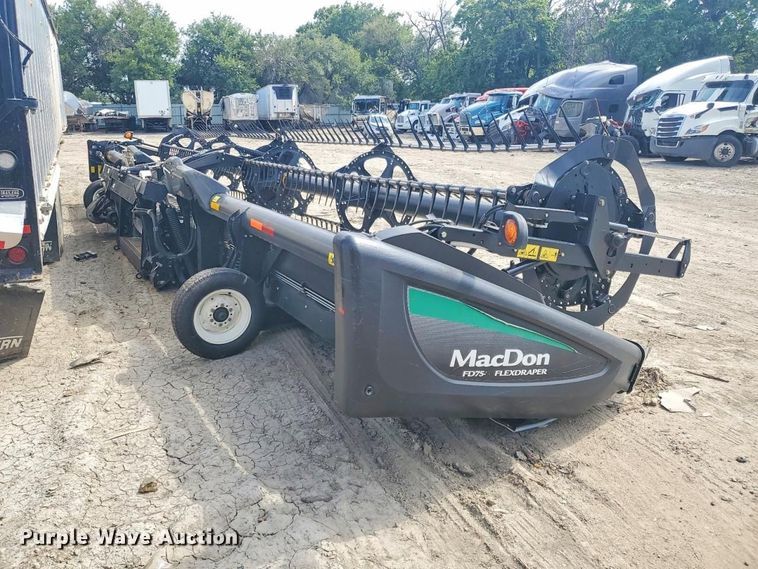 image for item YA4484 2015 MacDon FD75 flex draper head